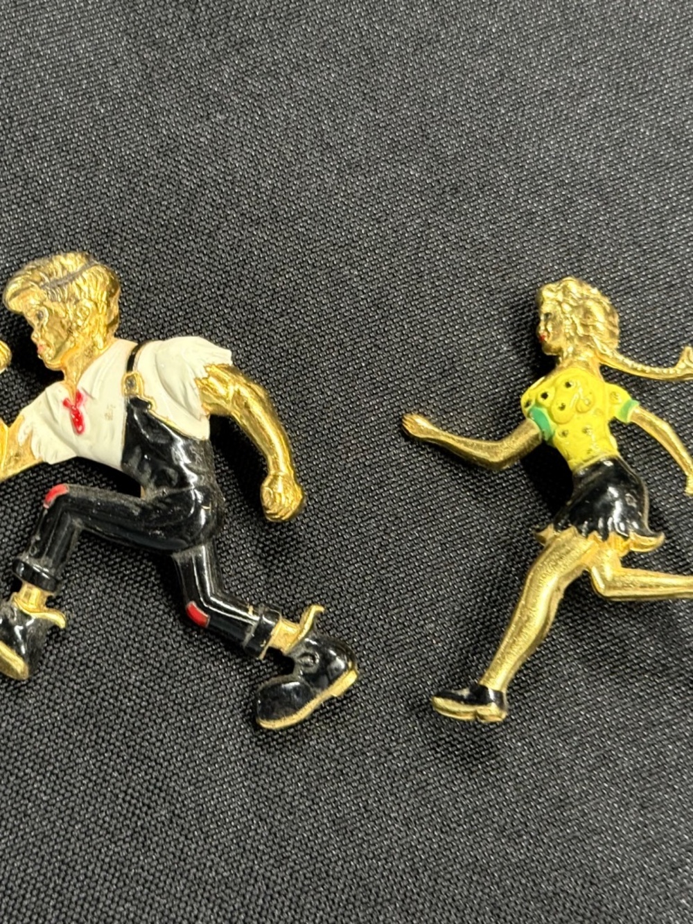 Vintage Li'l Abner & Daisy Mae Comic Strip Characters Gold Tone Brooch Pins